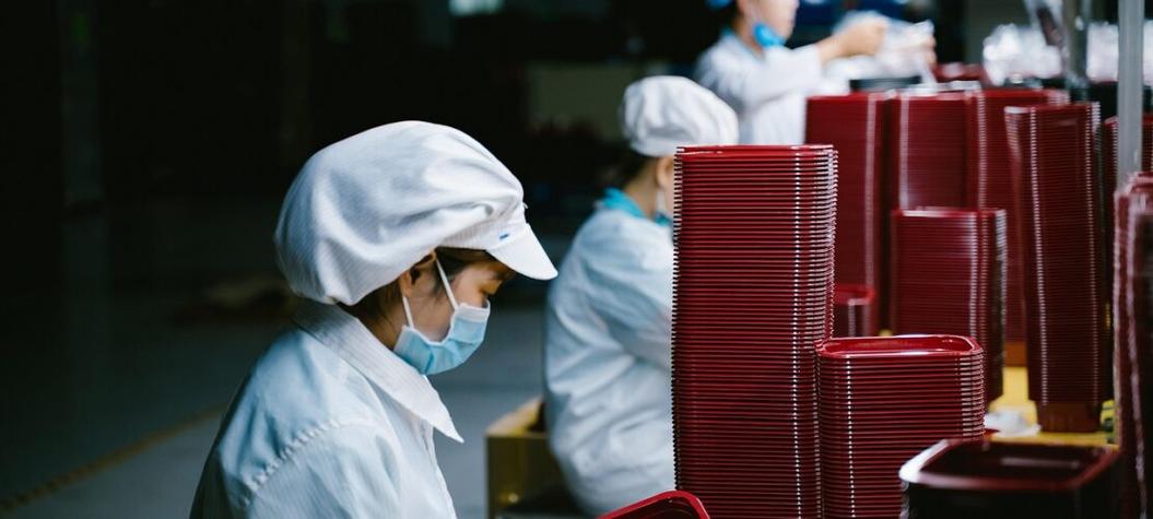 工厂考察翻译服务怎么选?企业如何高效安排现场口译人员?